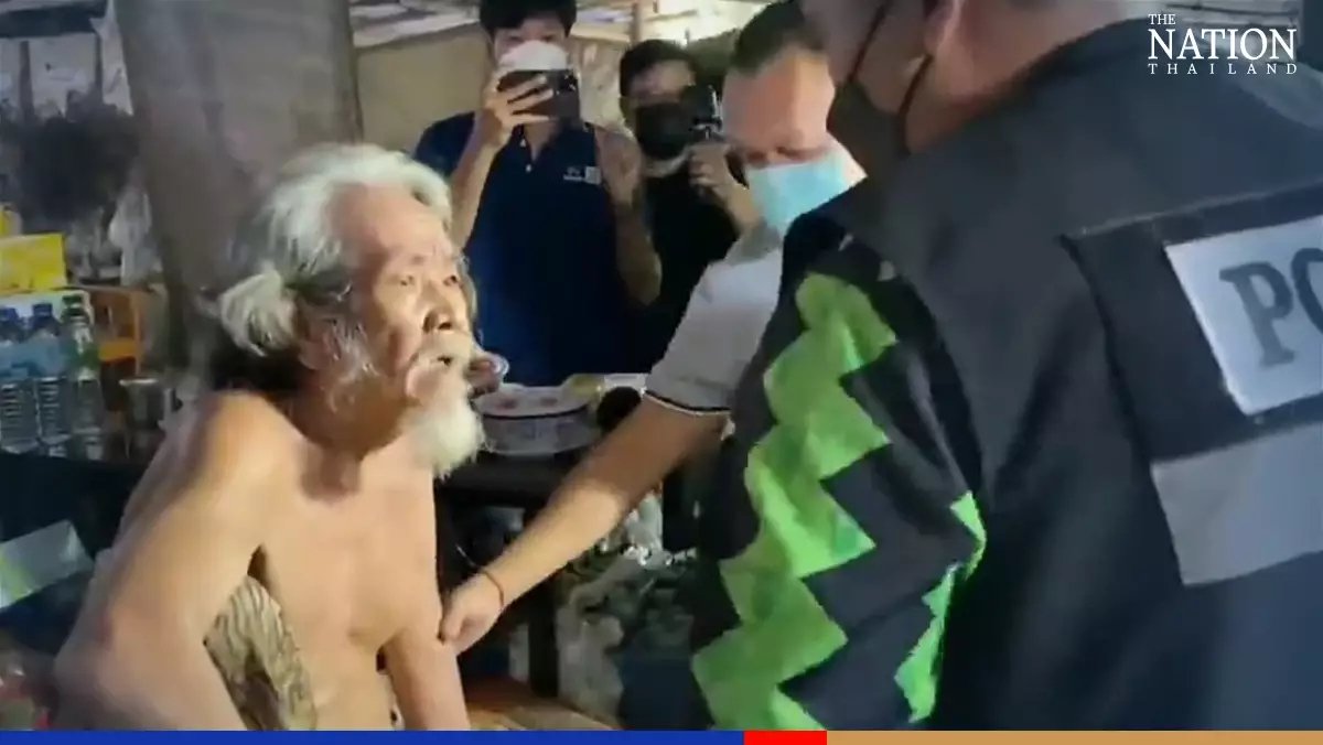 Police arresting the Thai cult leader