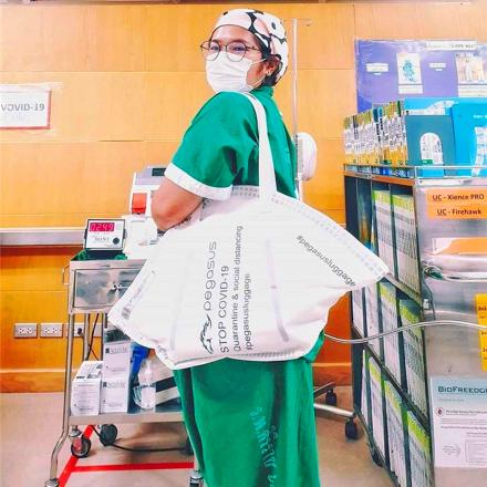 This Giant Face Mask Tote Bag Is Perfect For Nurses And Doctors