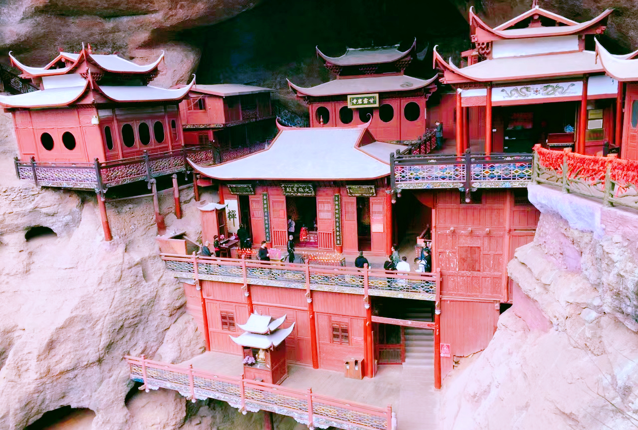Ganluyan temple China built on mountains