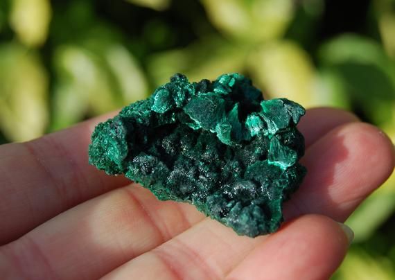 A Complete Guide About The Healing Power Of The Velvety Raw Malachite Stone