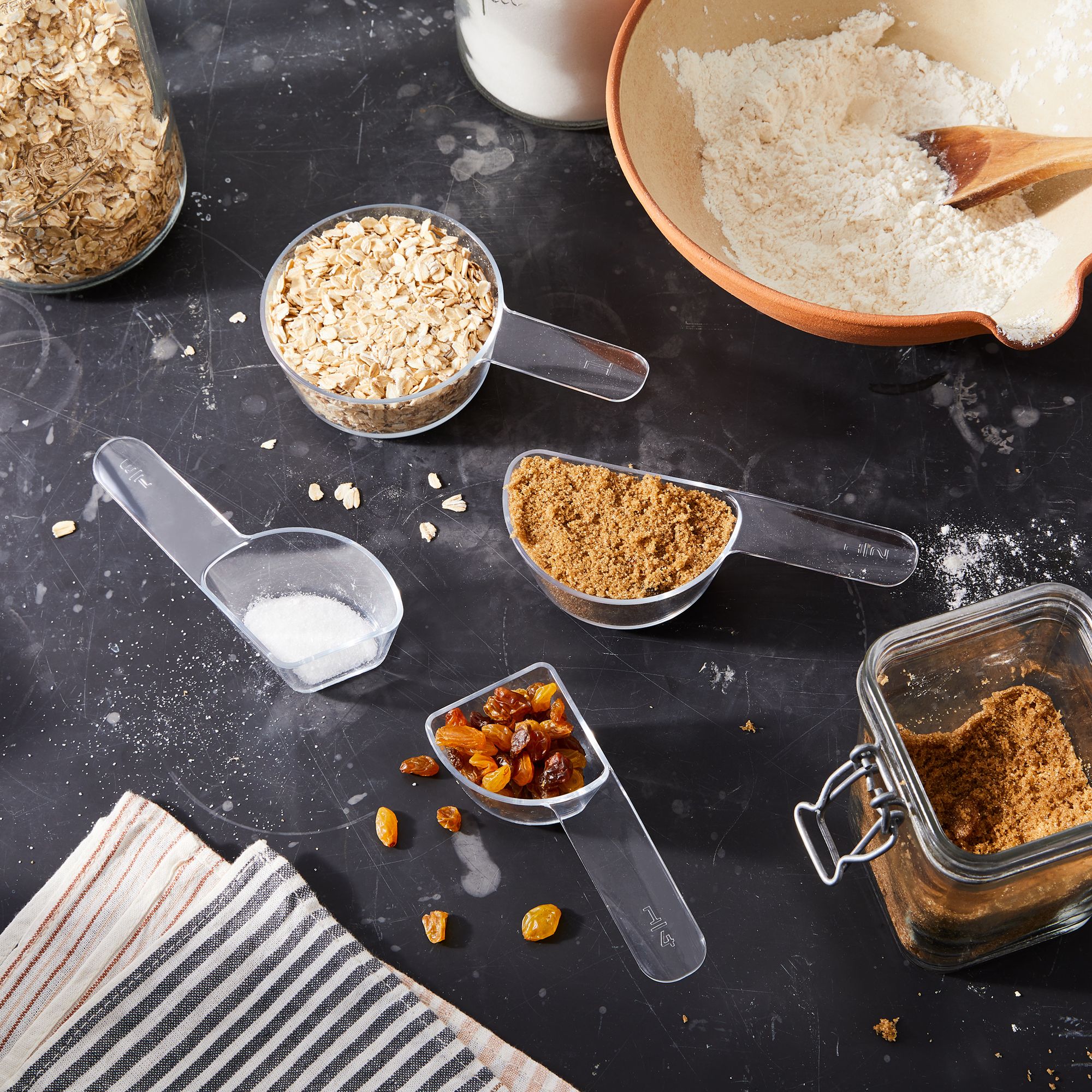 Newbie Bakers Will Love These Visual Measuring Cups