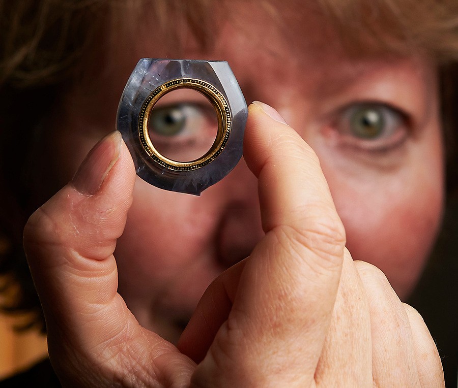 A lady holding an ancient sapphire Caligula ring