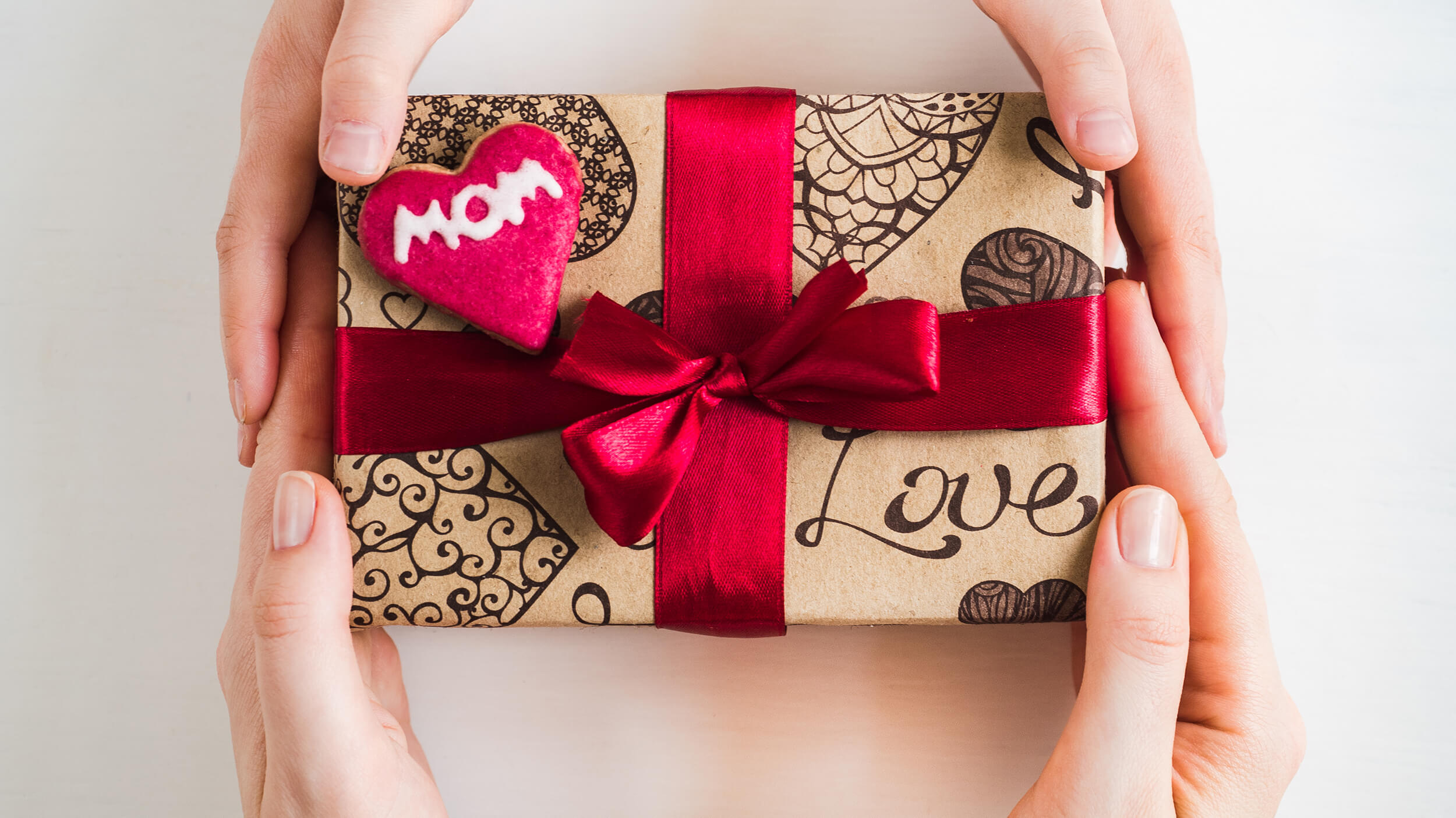 16 Brilliant Gifts For Your Mom Under 50