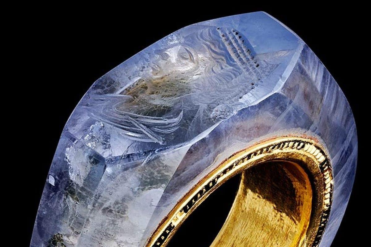 A portrait of a lady engraved on a sapphire Caligula ring