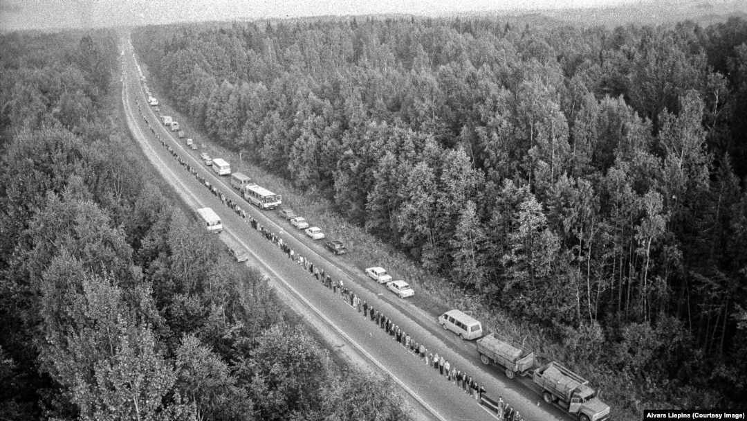 2 Million People Formed A Human Chain To Escape The Soviet Union And The Communism 30 Years Ago