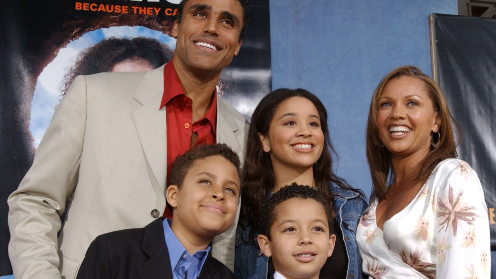 Vanessa Williams and her husband on the left together with her 3 children