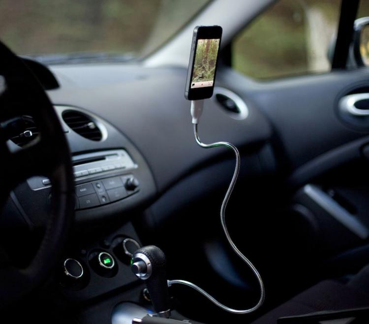 Flexible and sturdy Phone Wire in a car