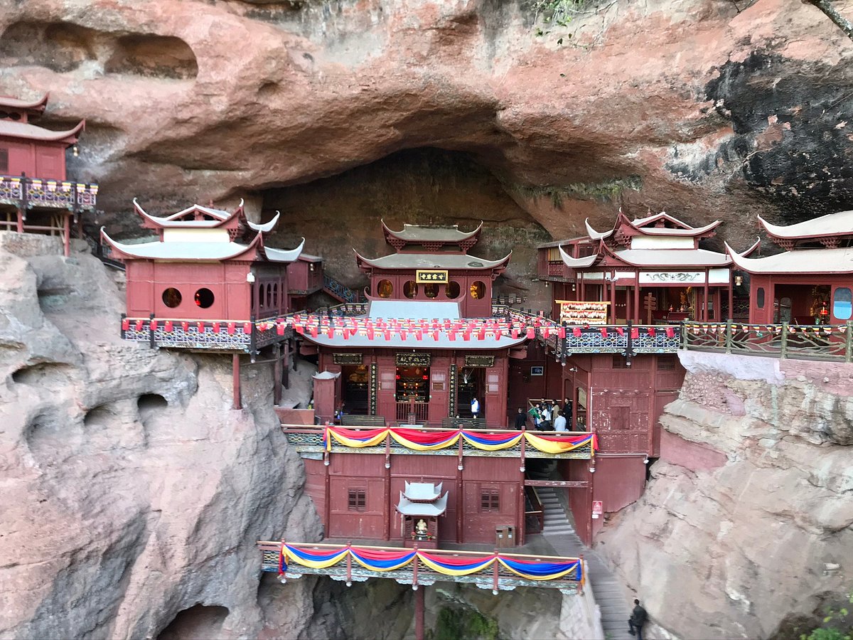Ganluyan temple built on the mountains in China