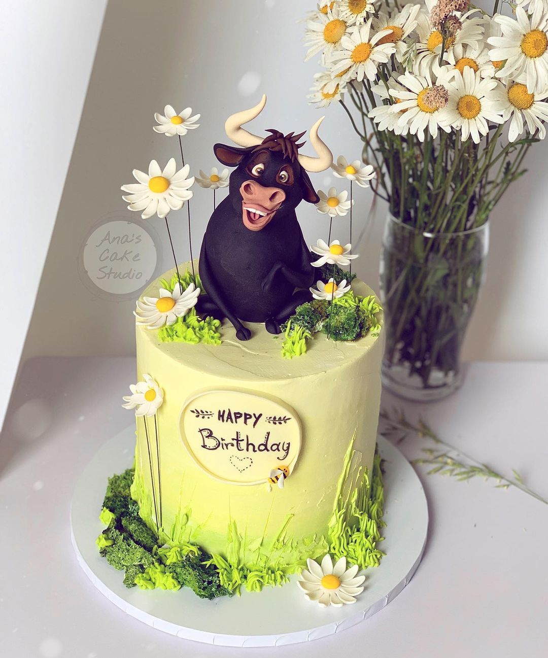 Ferdinand-Themed Cake With Daisies