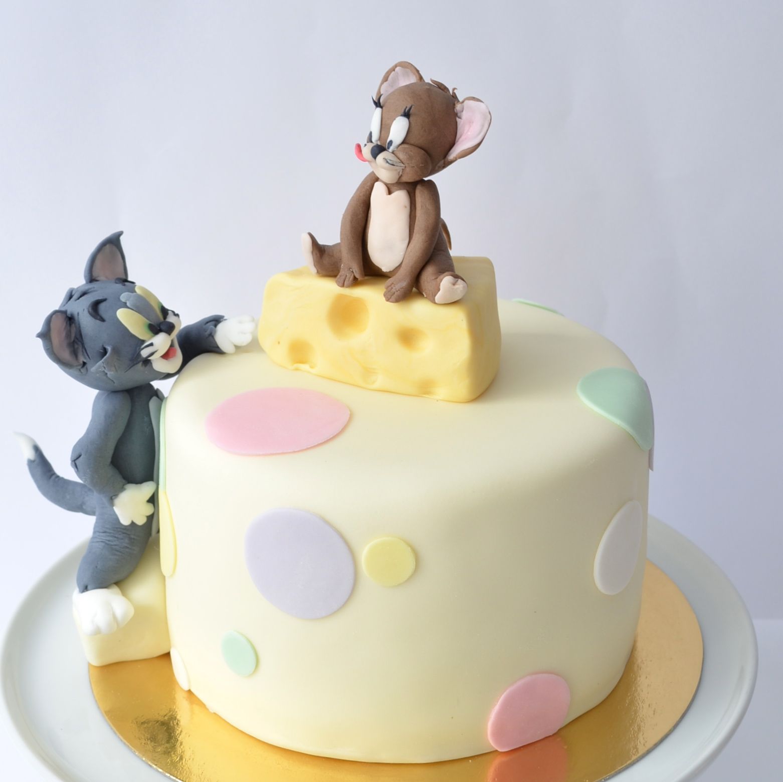Tom And Jerry Theme Cartoon Cake, Jerry sitting on a slice of cheese