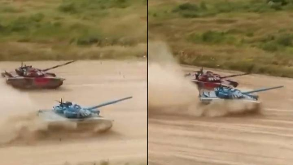 Two tanks against each other in Russian army tank game