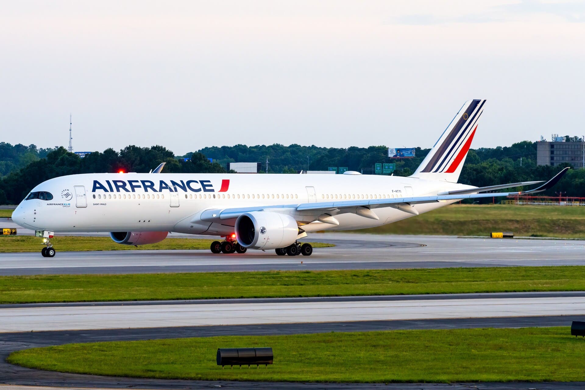 Air France Airbus A350-900-F-HTYI preparing to fly