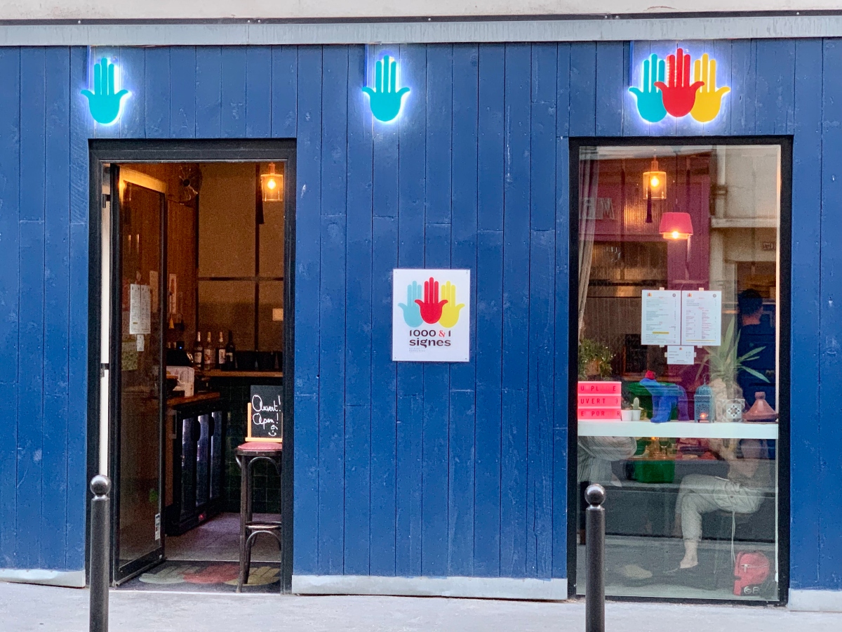 1000&1 Signes In Paris - A Restaurant That Is Run By Deaf Staff