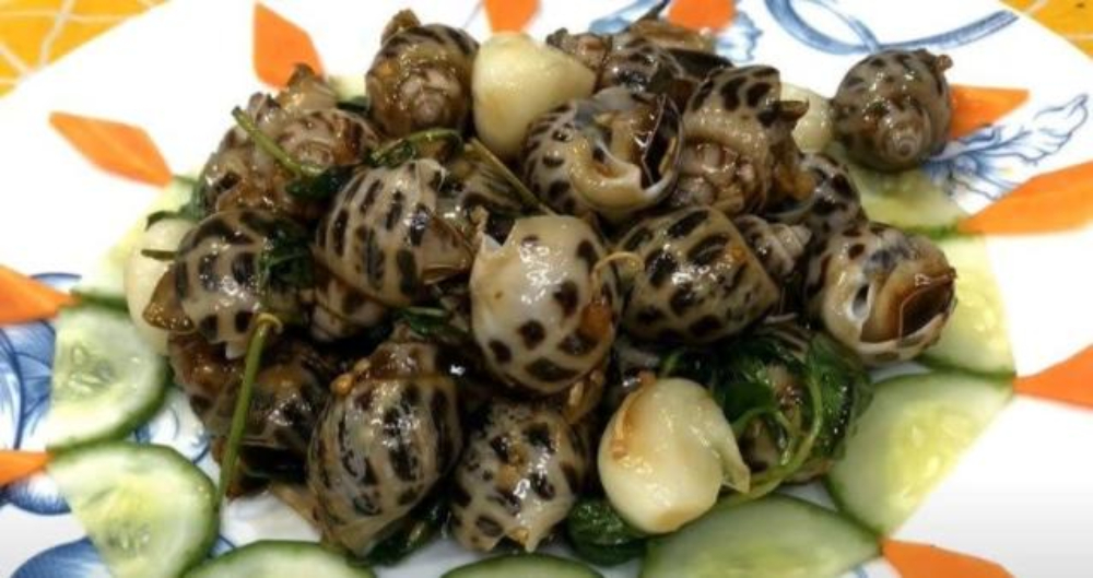 Thai Couple's Snail Dinner Made Them $28,000 Richer As They Found Melo Pearl In It
