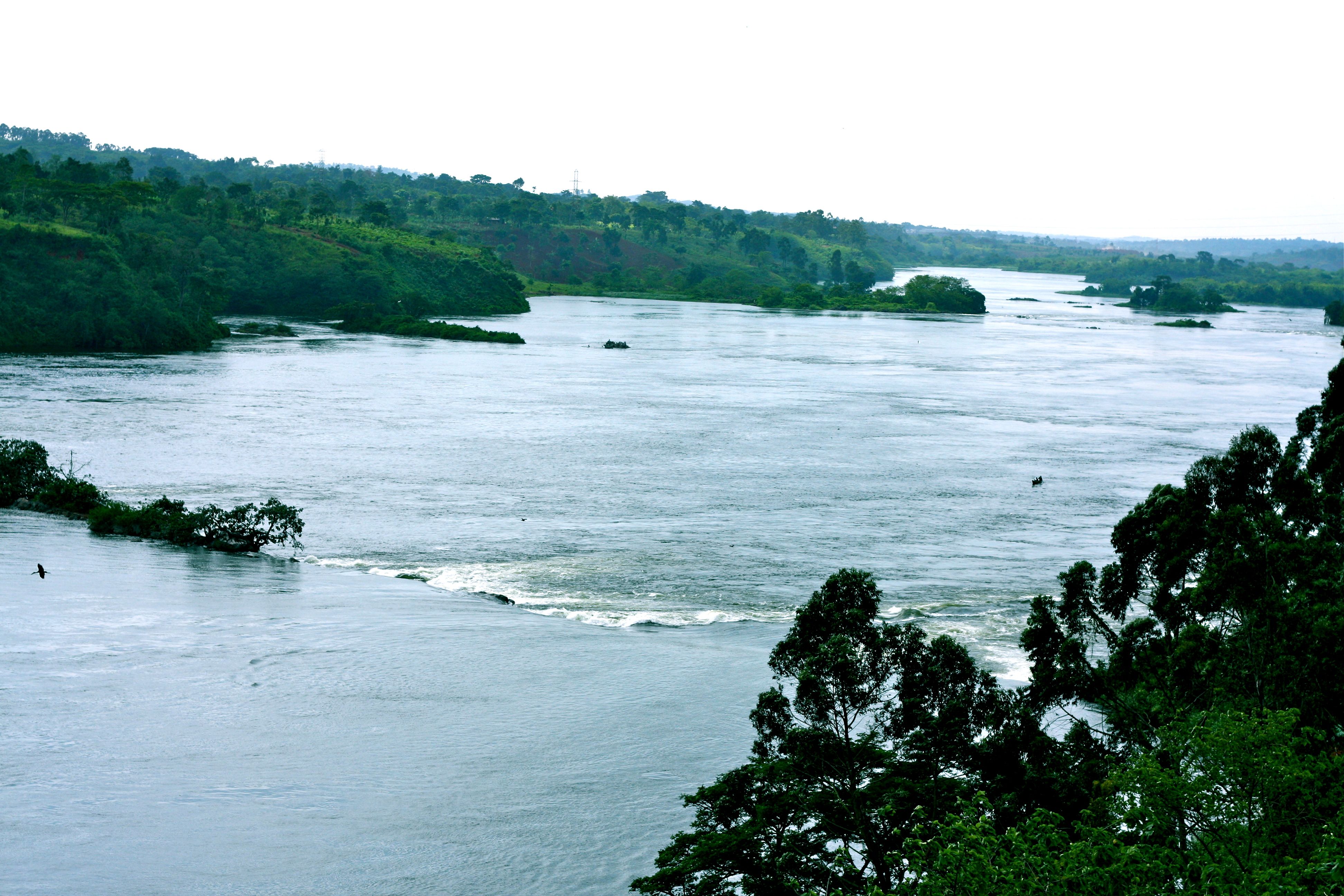 Water flowing through Lake Victoria