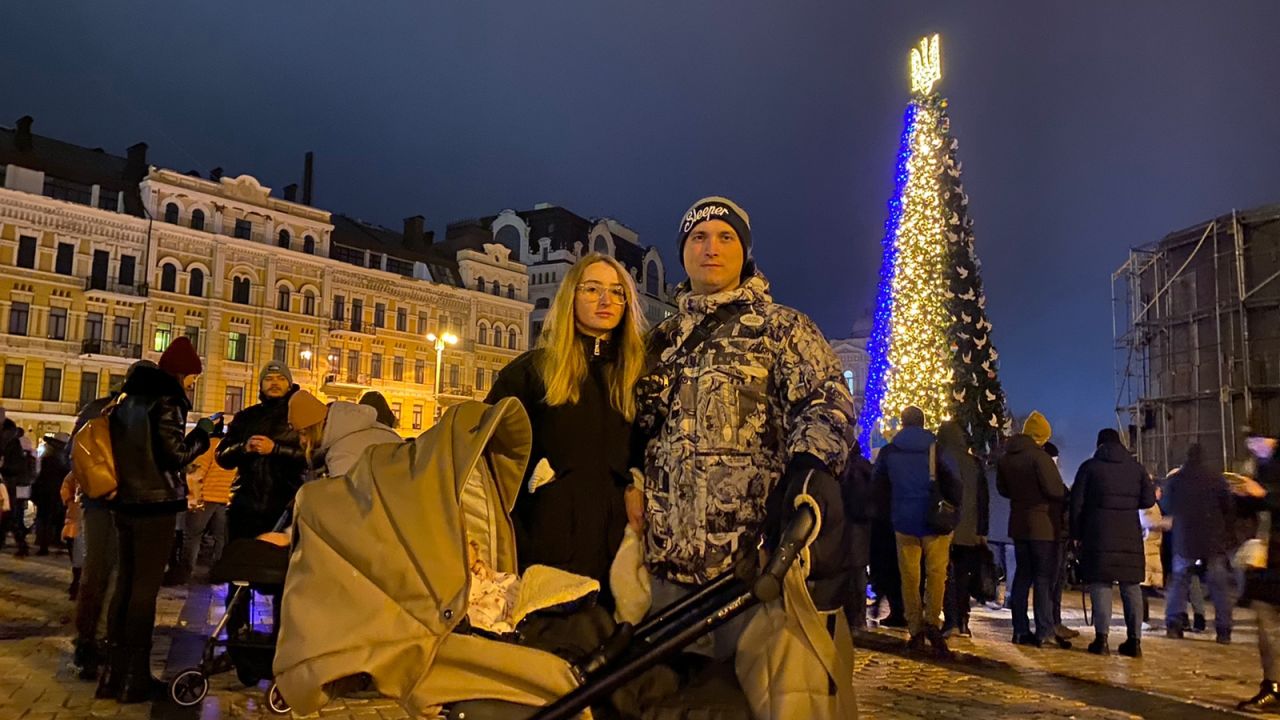 On Christmas Day, a Ukrainian couple is photographed in Kyiv's Sophia Square