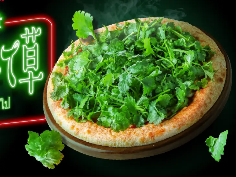 Cilantro pizza by Pizza Hut in Japan