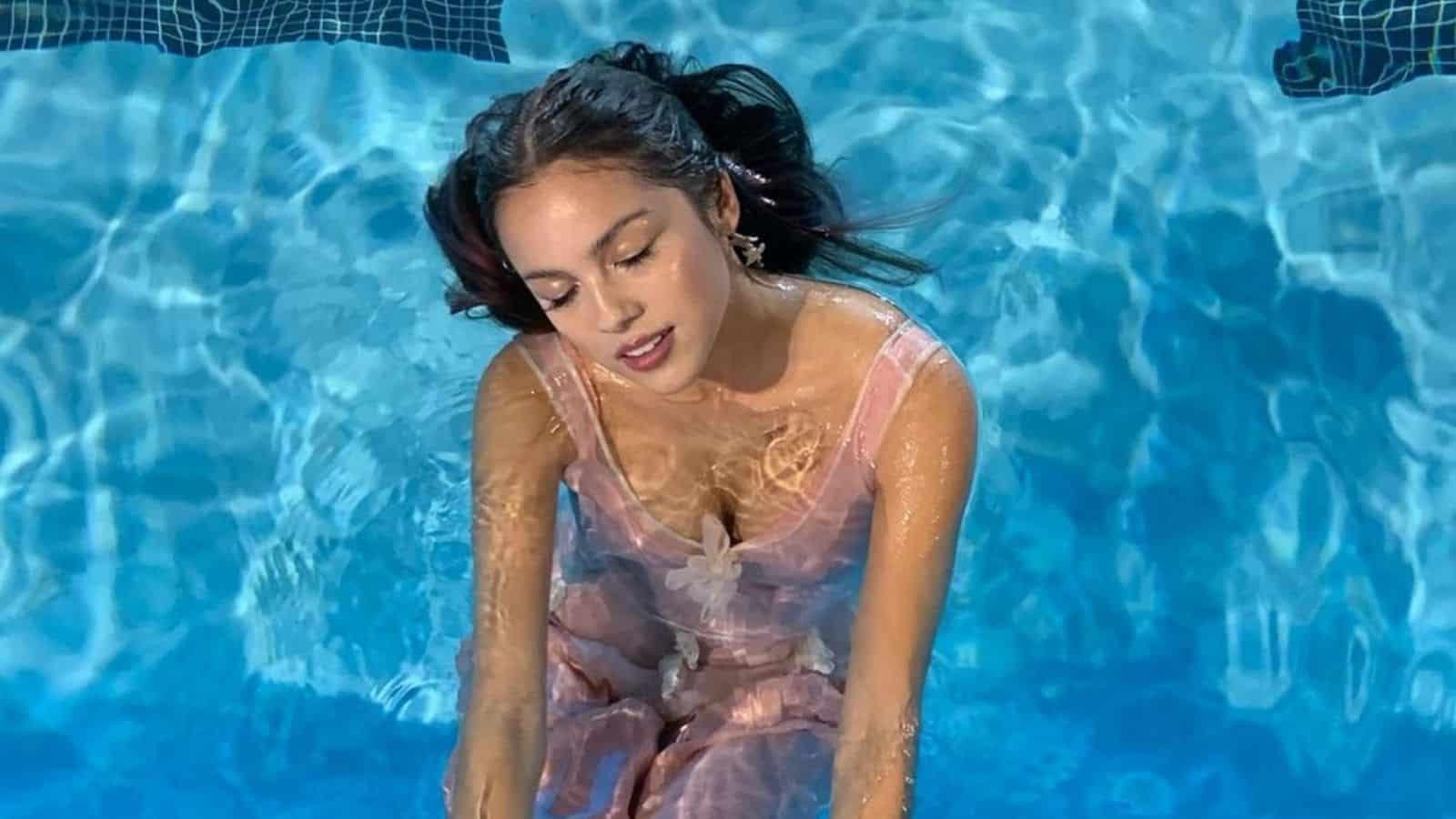 Olivia Rodrigo In Pool