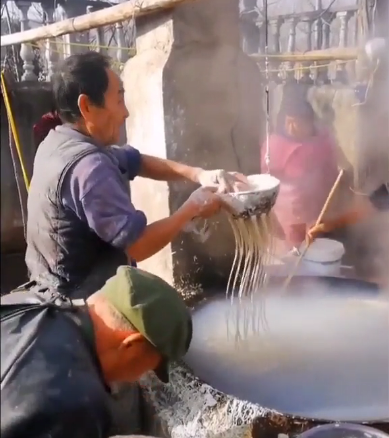 Impressive Way How Chinese Make Traditional Noodles [video]