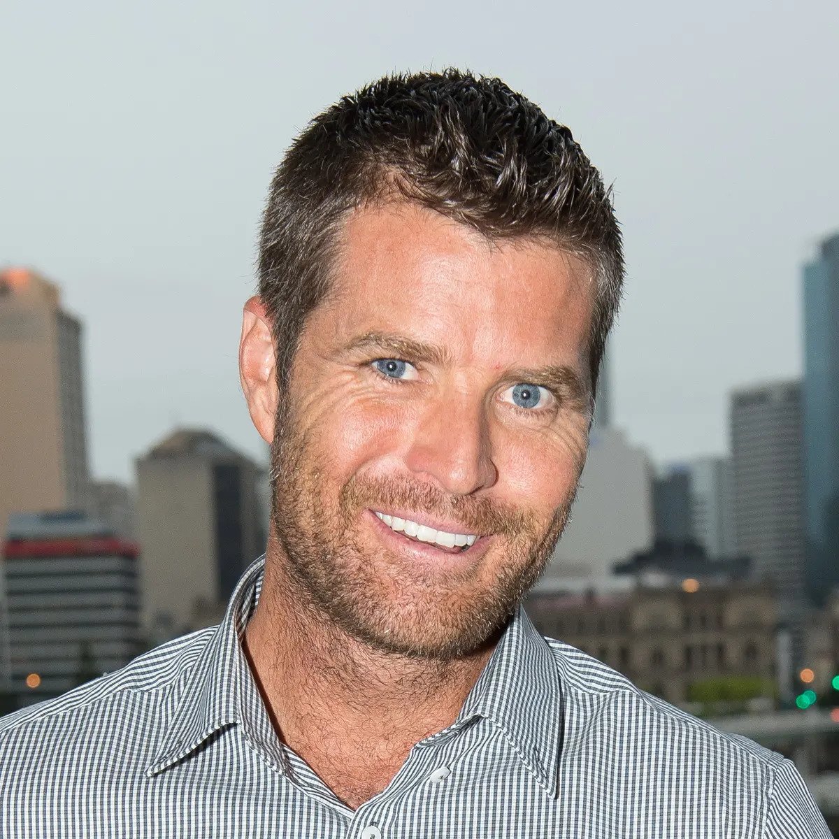 Chef pete evans wearing a blck and white striped shirt