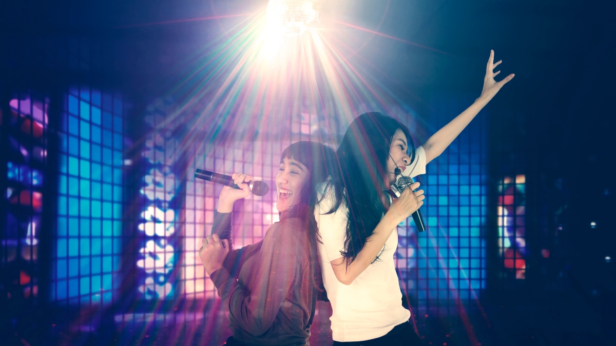 Best Karaoke Songs For A Group Of Friends - Sing Your Heart Out