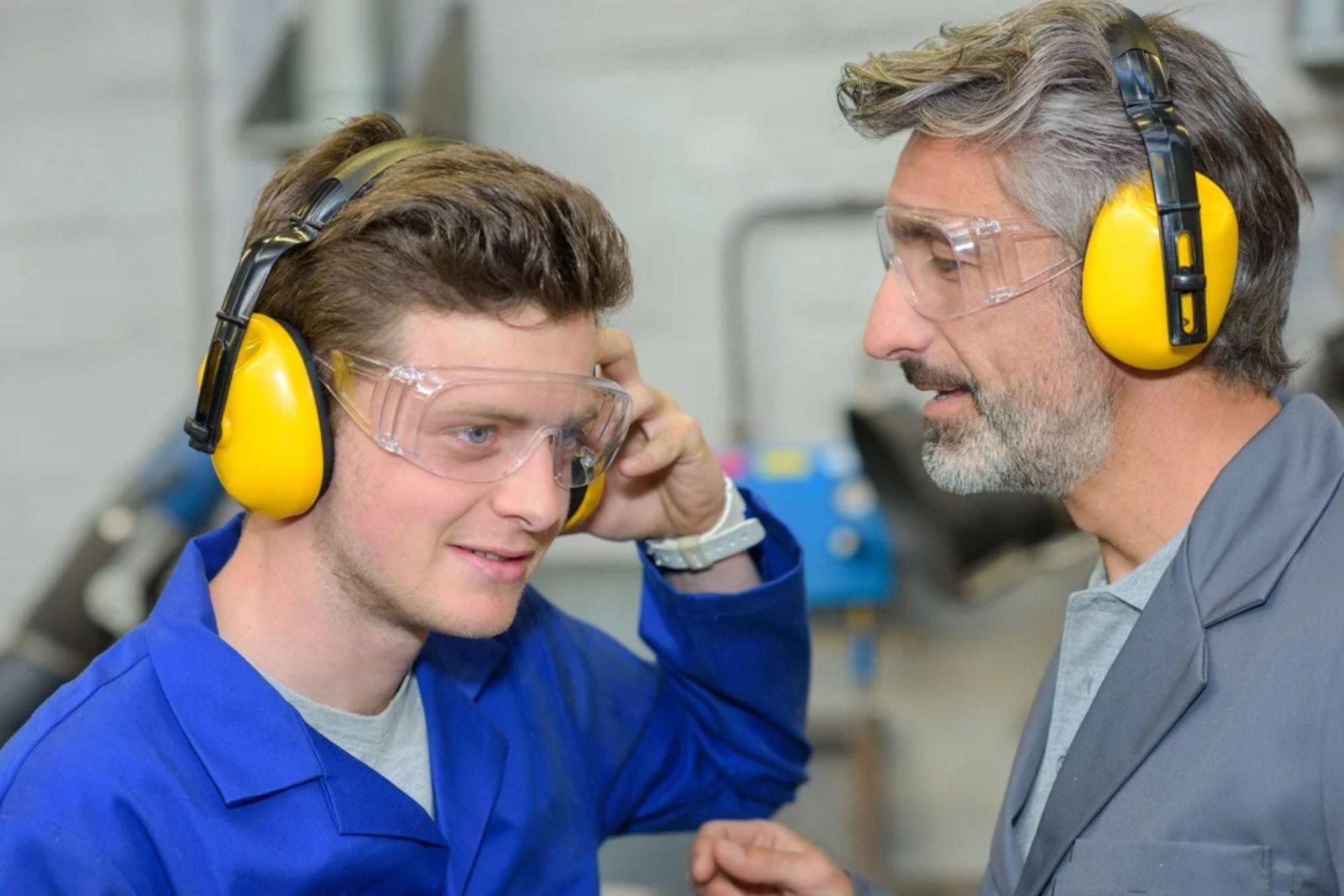 Best Headphones For Construction Workers - Block The Noise And Enhance The Performance