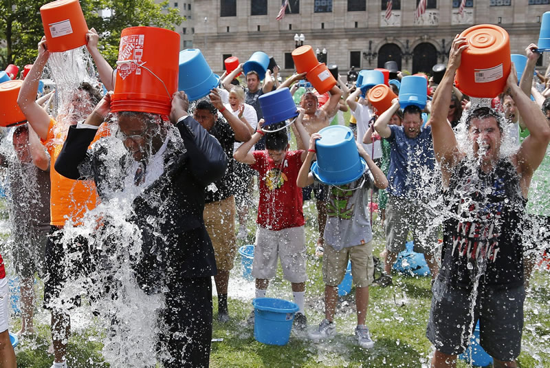 People doing the ALS Ice Bucket Challenge
