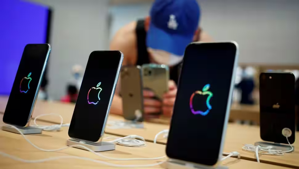 IPhones displayed in Apple store