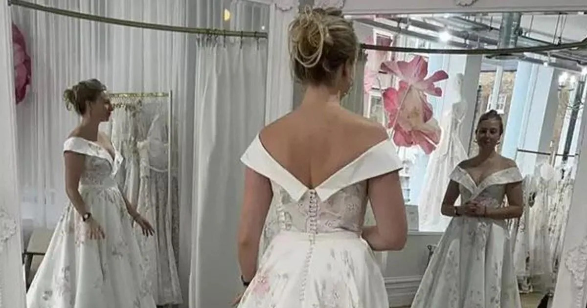 Bride's Eerie Wedding Dress Reflection In The Mirror Likened To "Black Mirror"