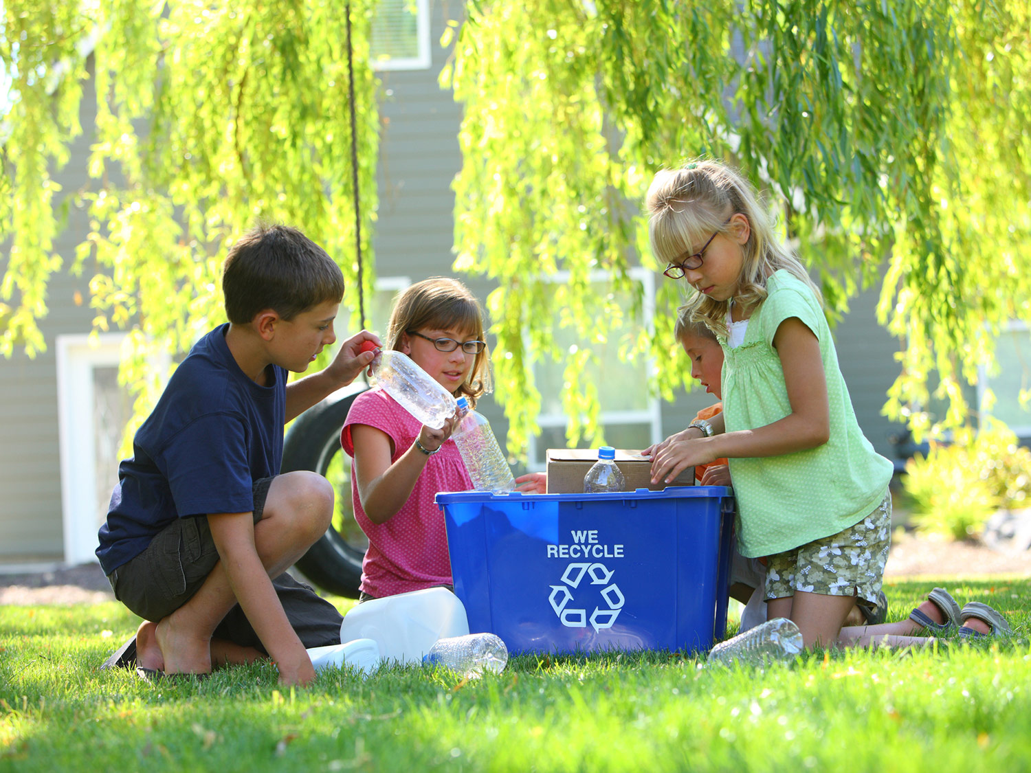 Some children recycling the garbage