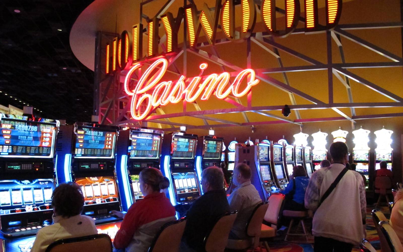 People are gambling in casino.